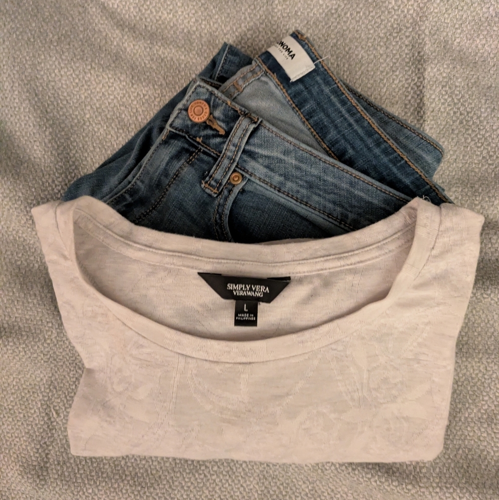 Simply Vera White Top Large and Blue Jeans Capris Size 4